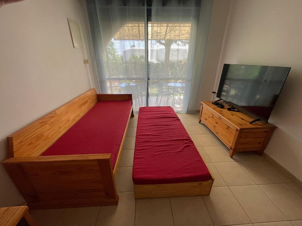 Kalimera Garden Apartment in North District