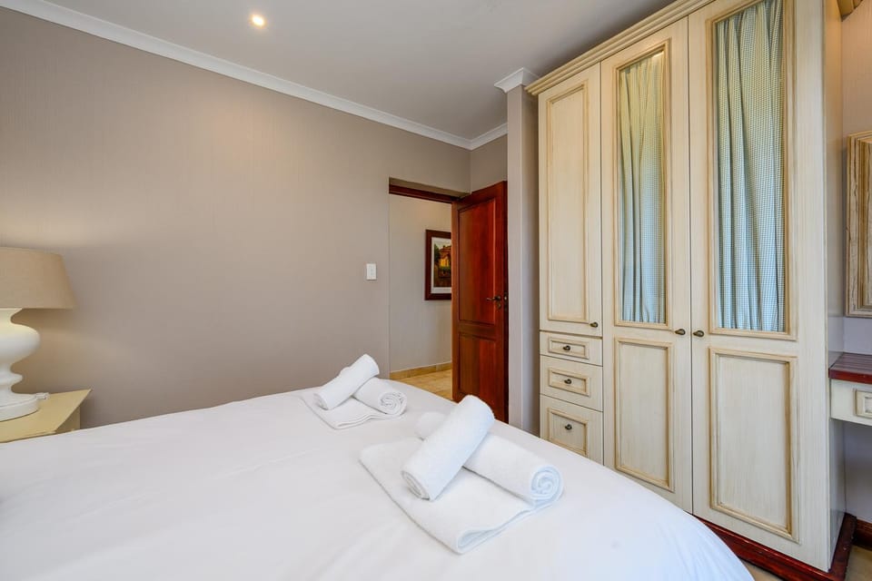 Photo of the whole room, wardrobe