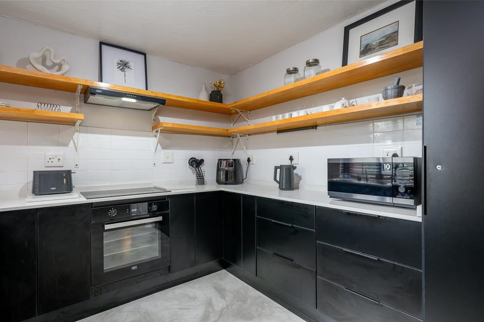 microwave, kitchen