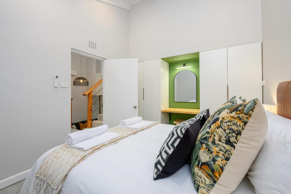 Bedroom, wardrobe, air conditioner