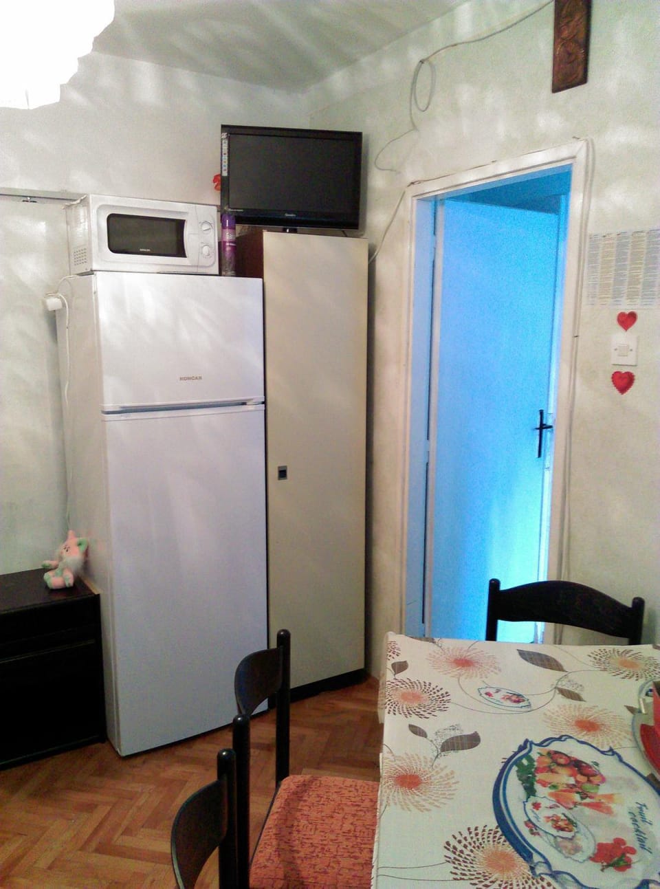 Kitchen or kitchenette, Living room
