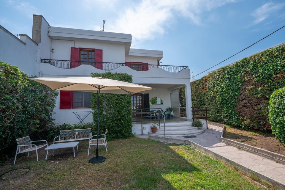 Patio, Garden, Dining area, Garden view