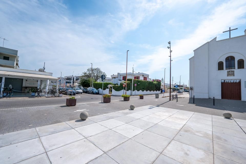 Property building, Neighbourhood, Street view