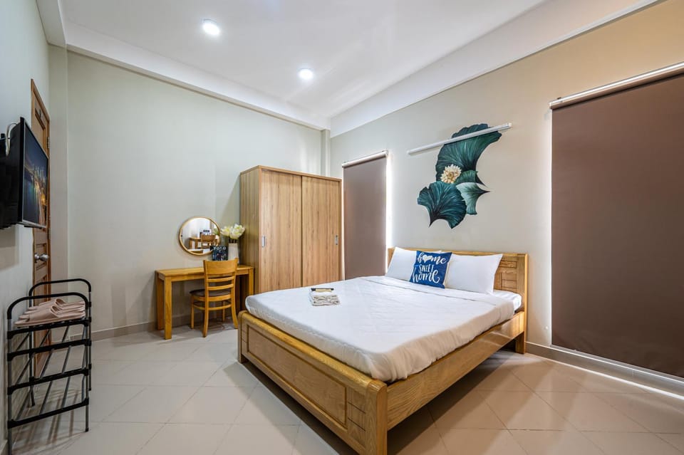 Bed, TV and multimedia, Photo of the whole room, Bedroom, towels, wardrobe