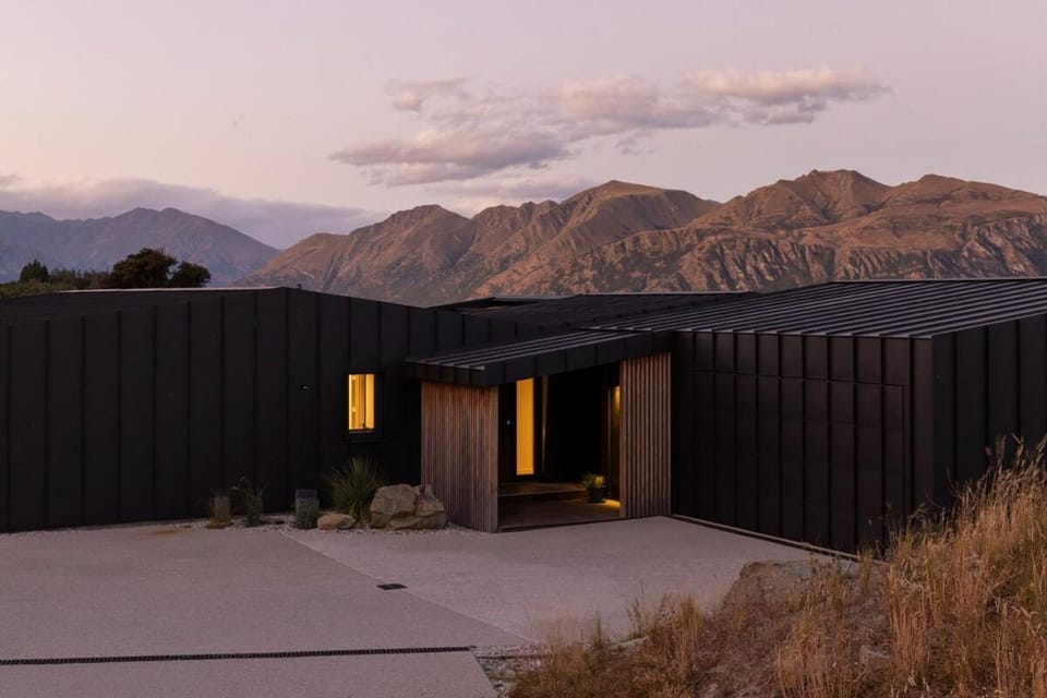 Luxury Passive House on a 50 acre lakeside farm Villa in Wanaka