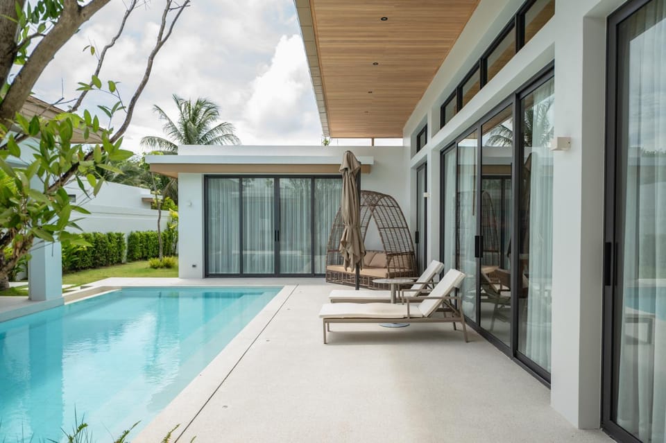 View (from property/room), Pool view, Swimming pool, sunbed