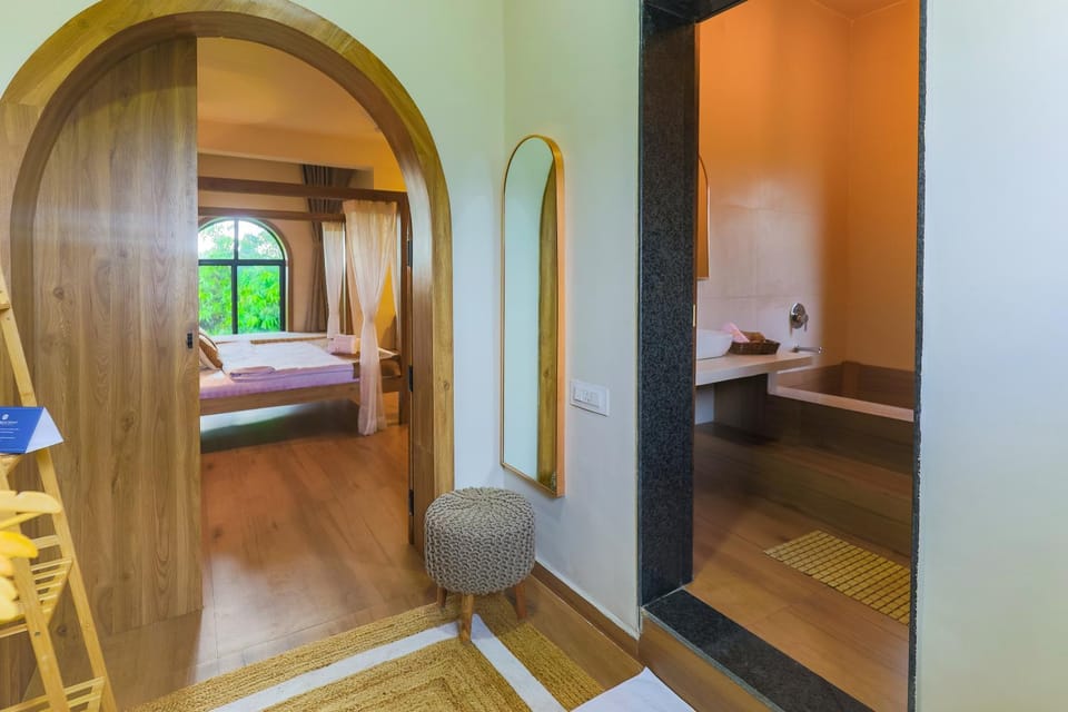 Bed, Bathroom, Photo of the whole room, Bedroom, towels