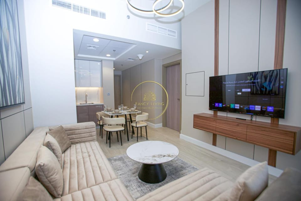 TV and multimedia, Living room, Seating area, Evening entertainment