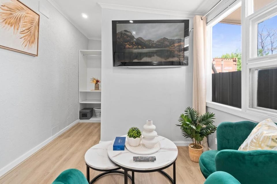 Stylish 2 Bedroom Unit Close to CBD House in Adelaide