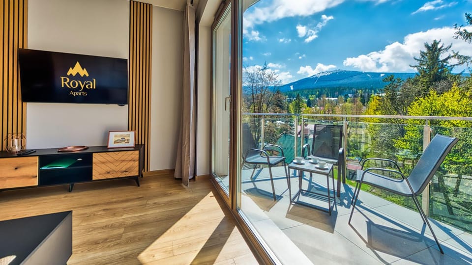 TV and multimedia, Balcony/Terrace, Seating area