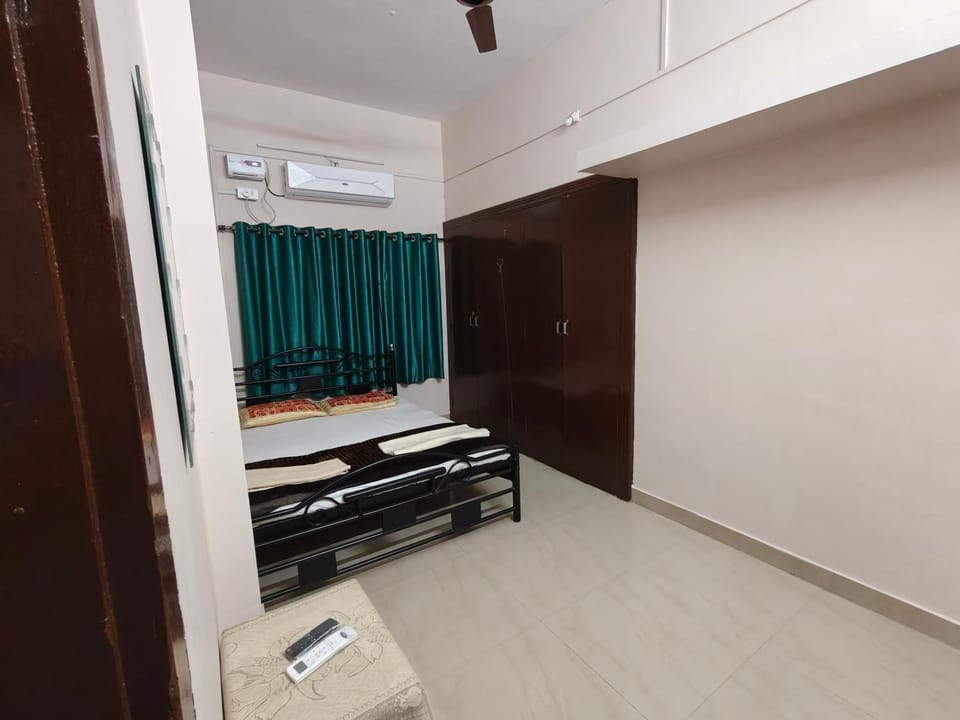 Bed, air conditioner