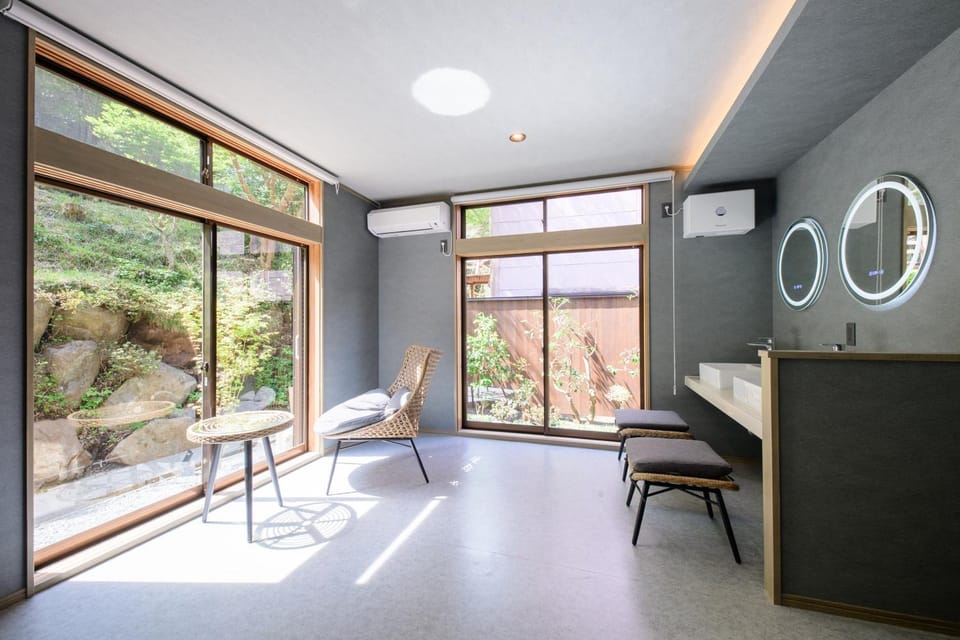 Bathroom, Seating area