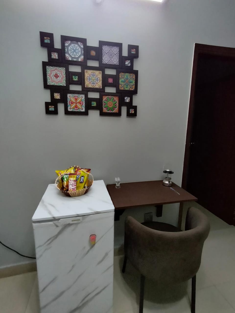 Restaurant/places to eat, Living room, Seating area, Dining area