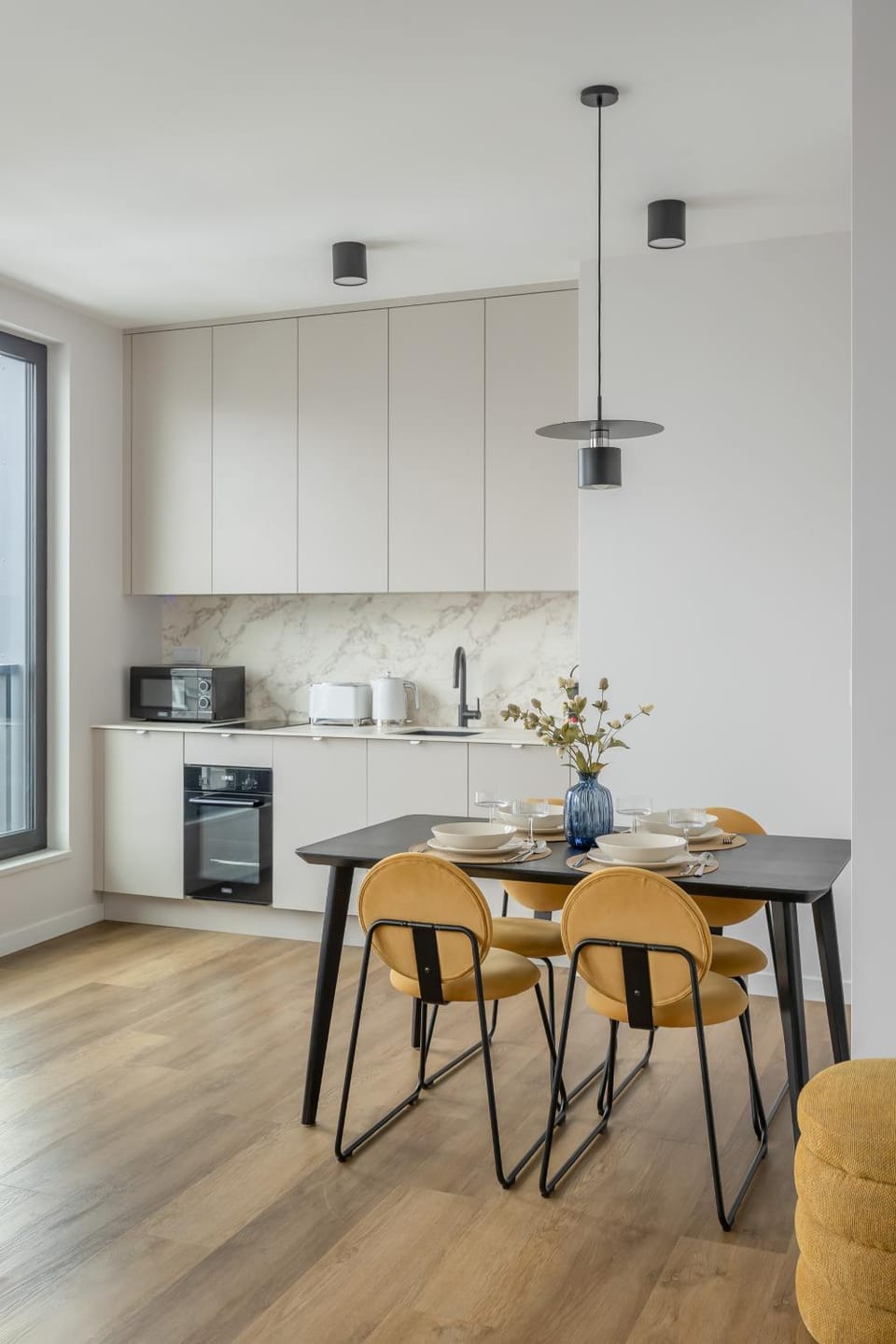 Kitchen or kitchenette, Dining area, stove