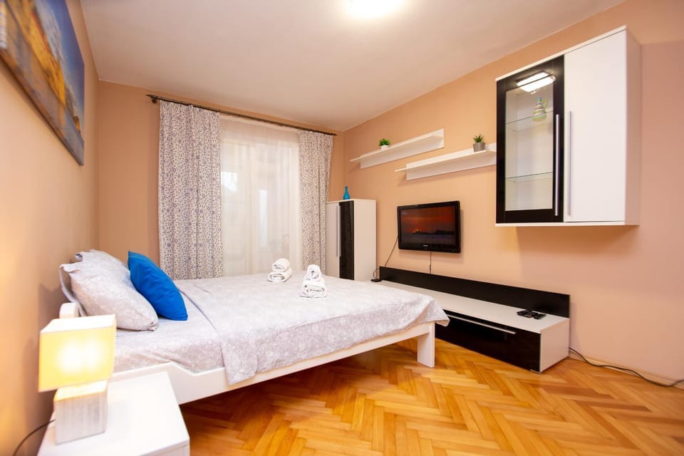 Palm street apartment near Dukley beach Apartment in Budva