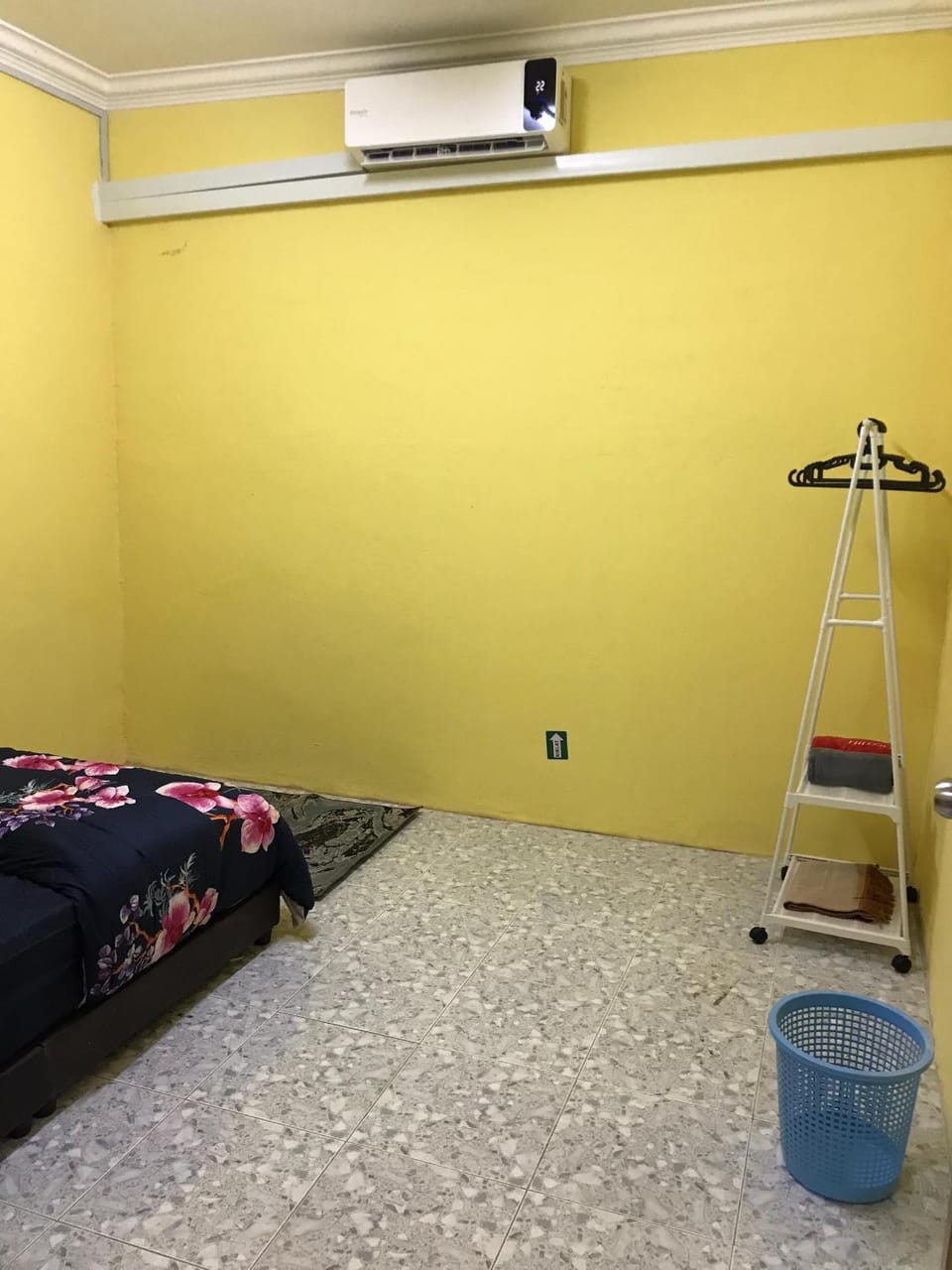 Bed, Bedroom, air conditioner
