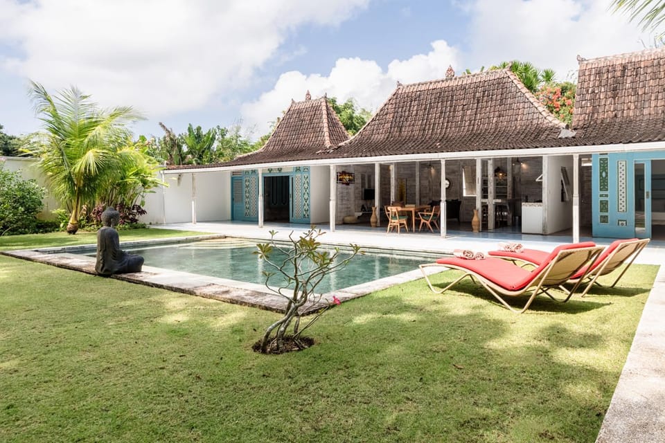 Property building, Pool view, Swimming pool, sunbed