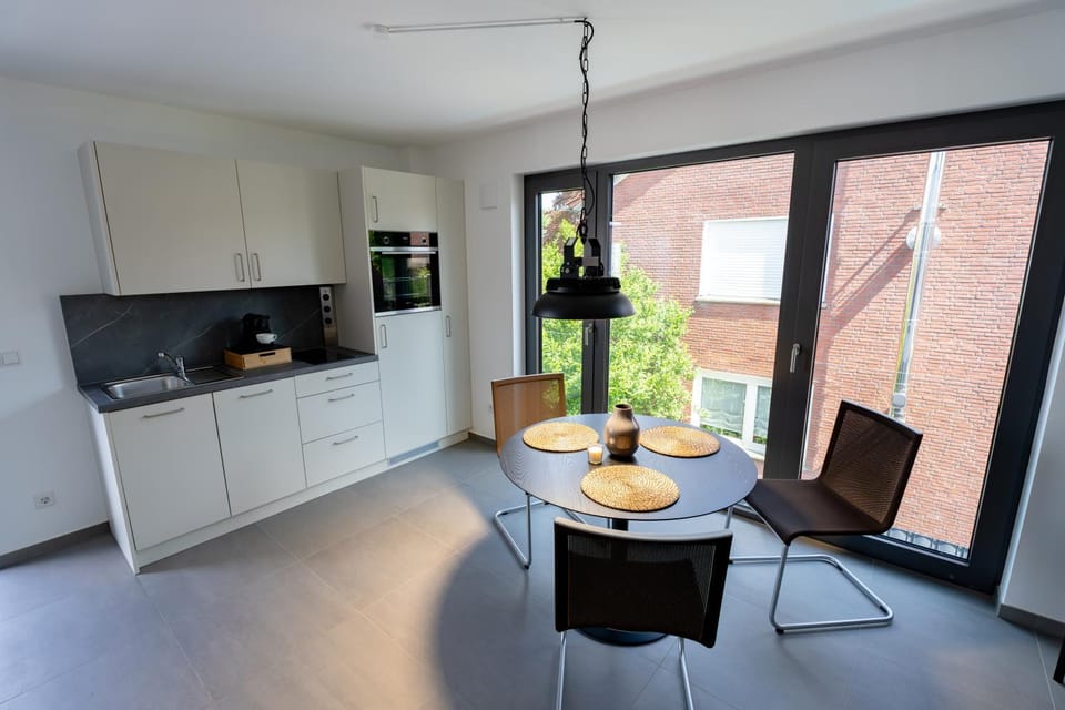 Living room, Seating area, Dining area, stove