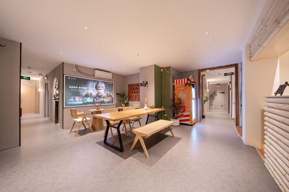 Communal lounge/ TV room, TV and multimedia, Seating area