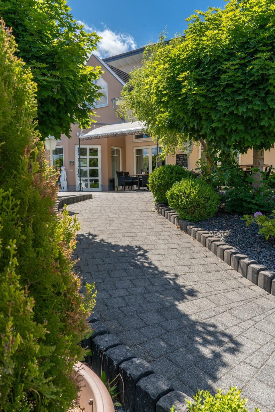 Property building, Spring, Garden, Garden view