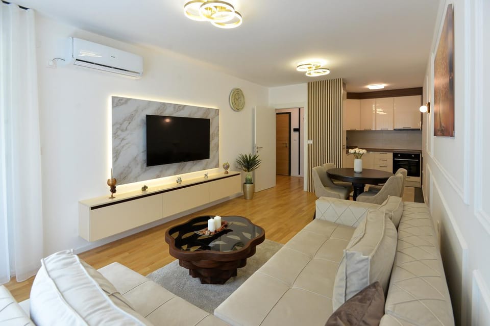 TV and multimedia, Living room, Seating area, air conditioner