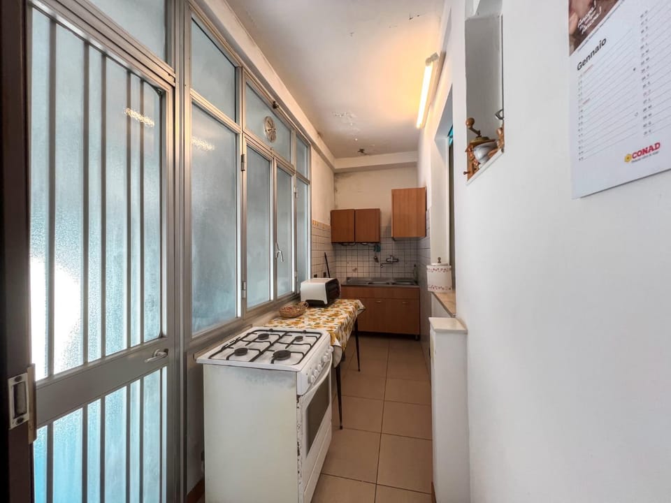 Kitchen or kitchenette, oven, stove
