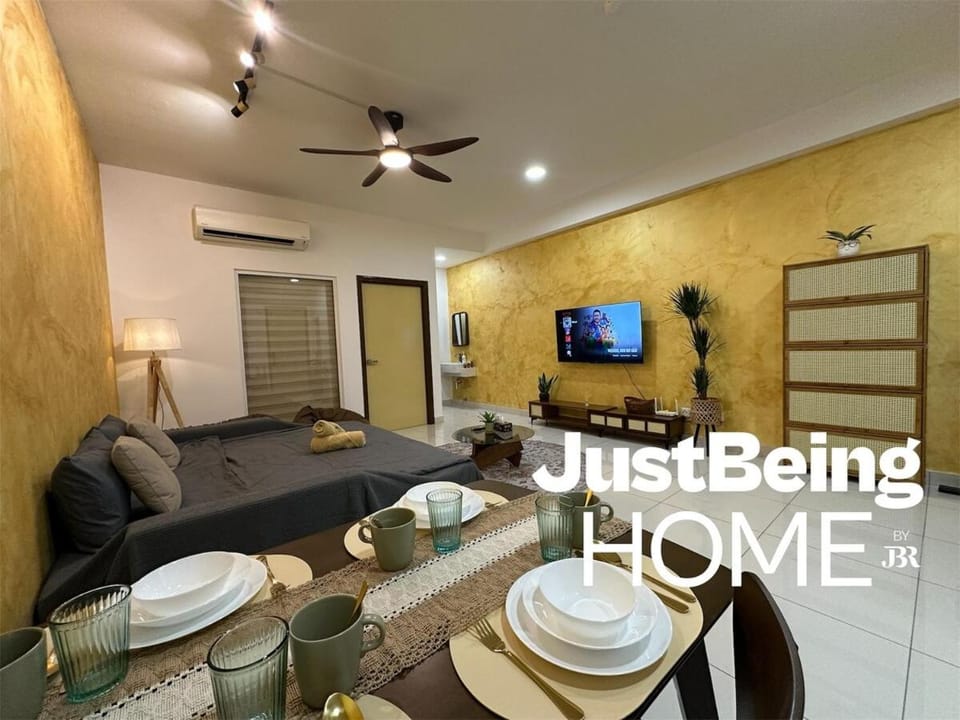 Just Being Home 4pax 1BR 1BA 1Queen 1Sofa Apartment in Federal Territory of Kuala Lumpur