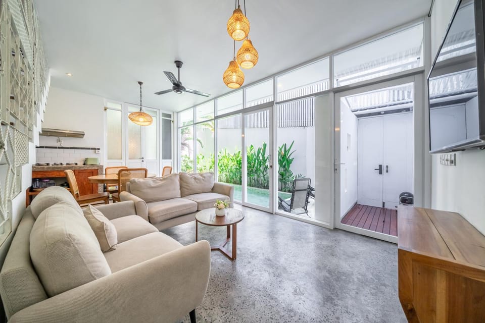Living room, Seating area, air conditioner