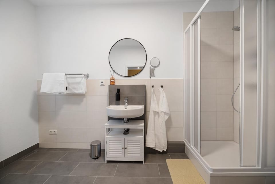 Shower, Bathroom, towels