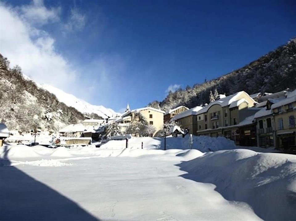 Skiing, Mountain view