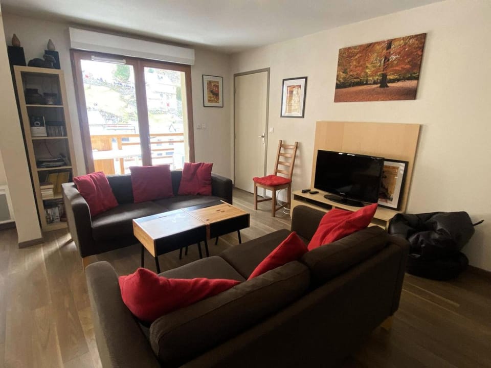 Bed, Living room, fireplace, furniture