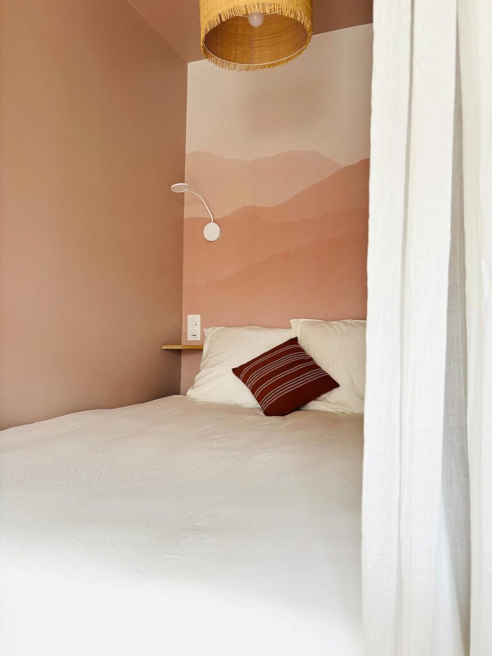 Bed, Photo of the whole room, Bedroom