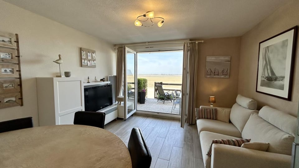 TV and multimedia, Seating area