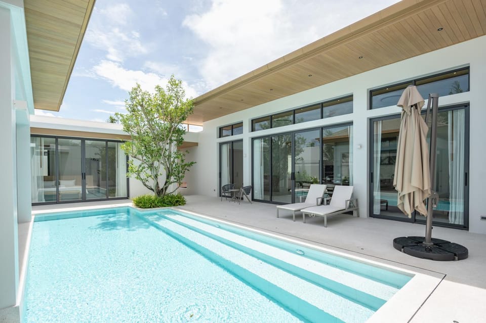 Property building, Swimming pool, Swimming pool, sunbed