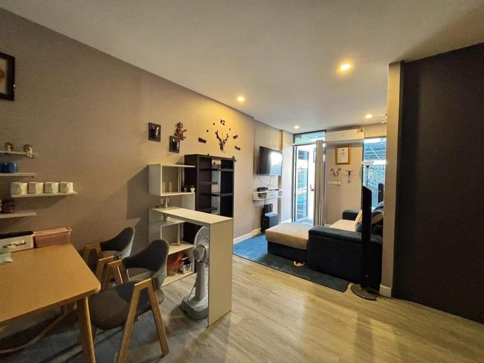 Living room, Dining area