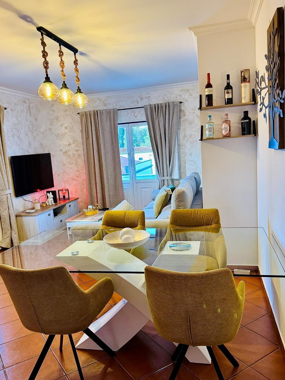 Communal lounge/ TV room, TV and multimedia, Living room, Seating area, Dining area, Evening entertainment