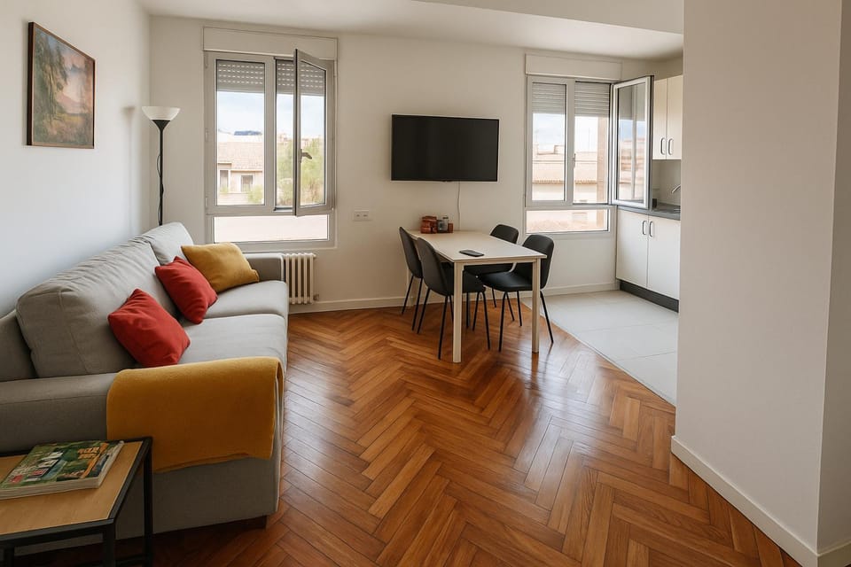 Communal lounge/ TV room, Dining area