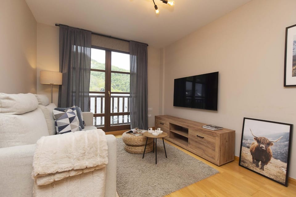 Communal lounge/ TV room, Living room