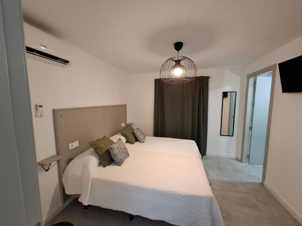 Bed, Photo of the whole room