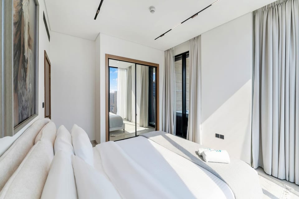 FAM Living Trillionaire Residences Premium Studio with Private Jacuzzi and Canal View Apartment in Dubai