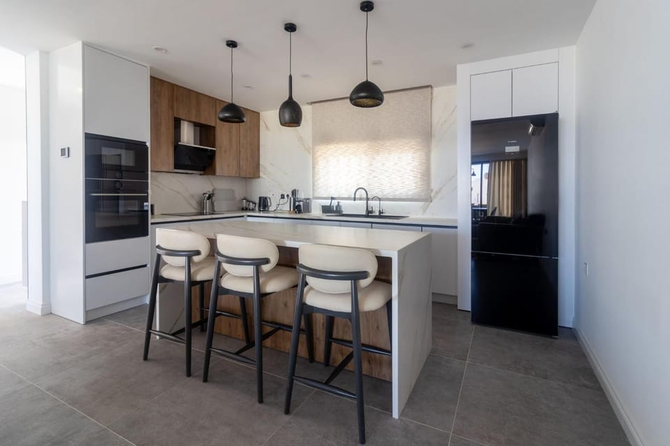 Dining area, kitchen
