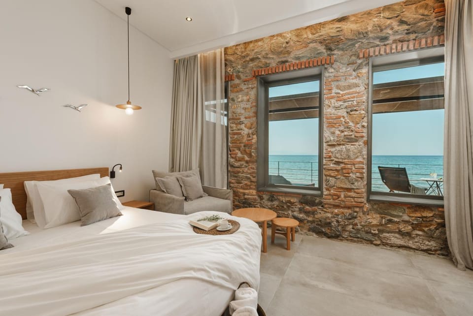 Porto Plomari Hotel in İzmir Province