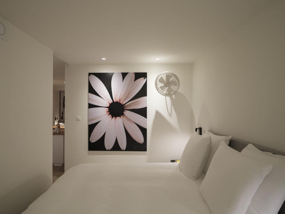Bed, Photo of the whole room, Decorative detail, Bedroom