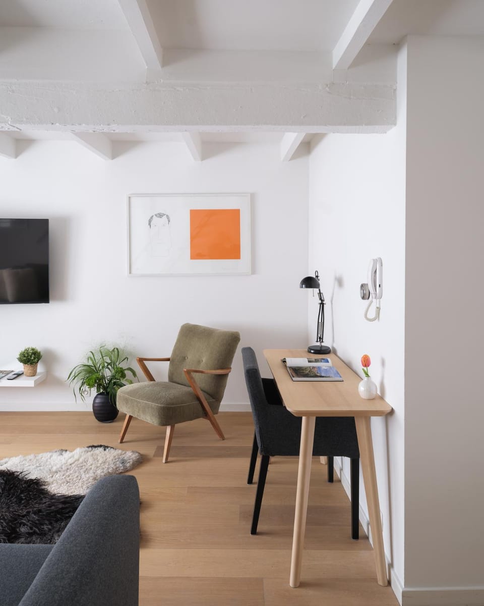 TV and multimedia, Seating area