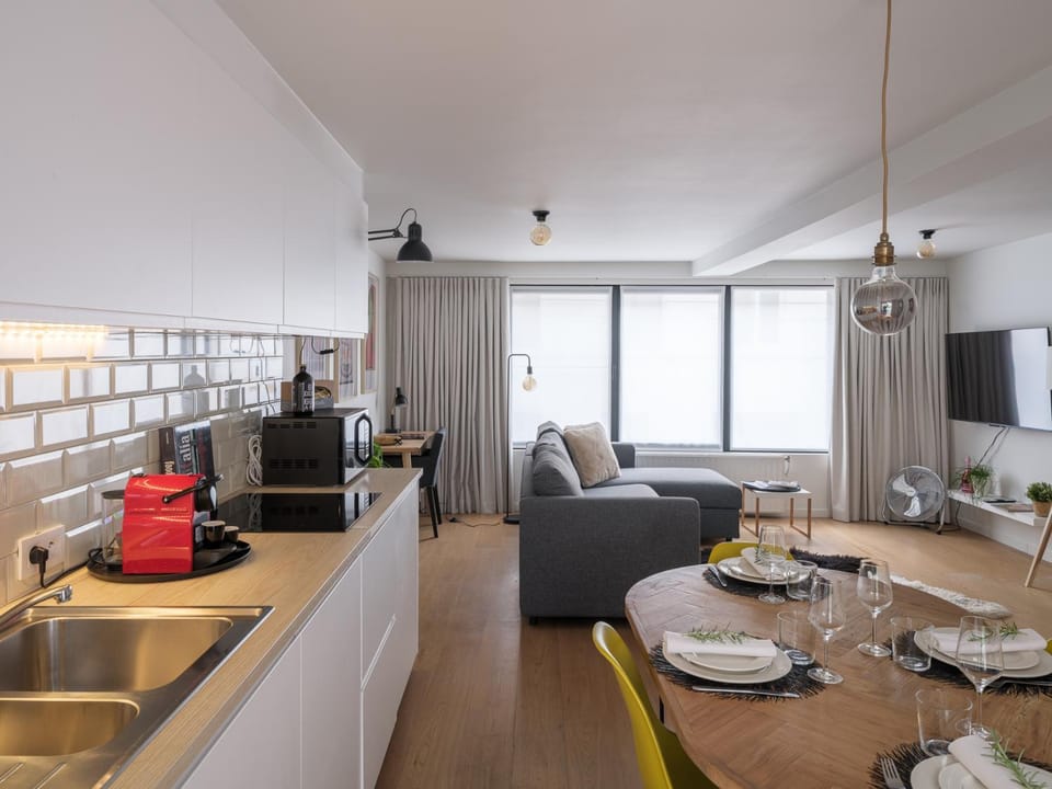 Coffee/tea facilities, Living room, Seating area, Dining area