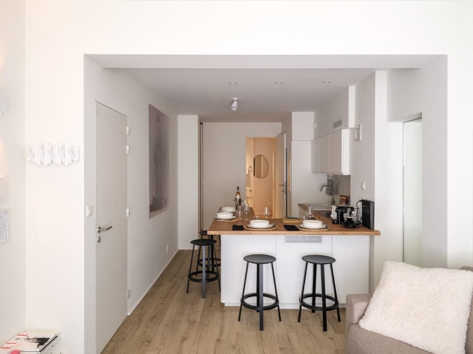 Kitchen or kitchenette, Dining area