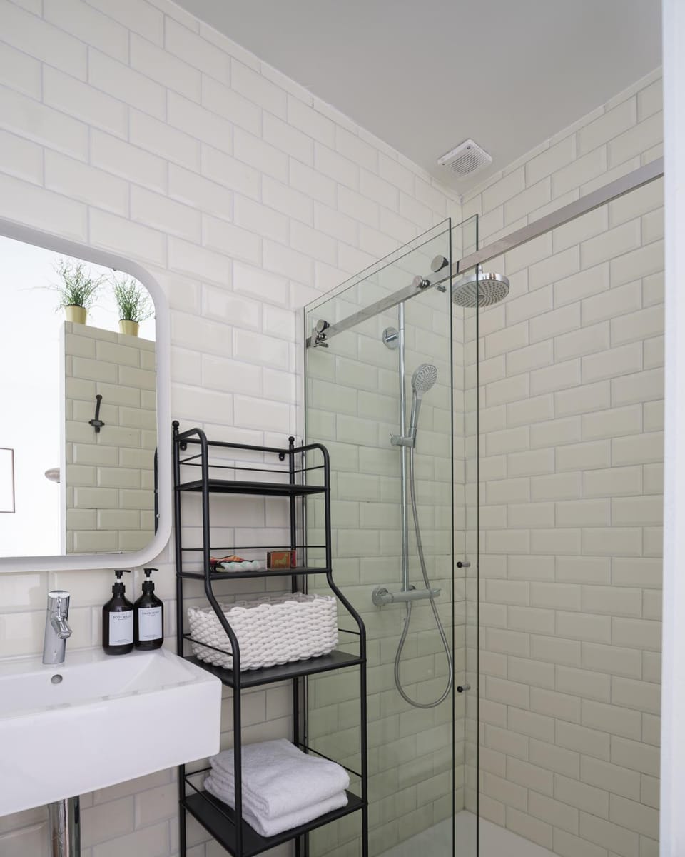 Shower, Bathroom, towels