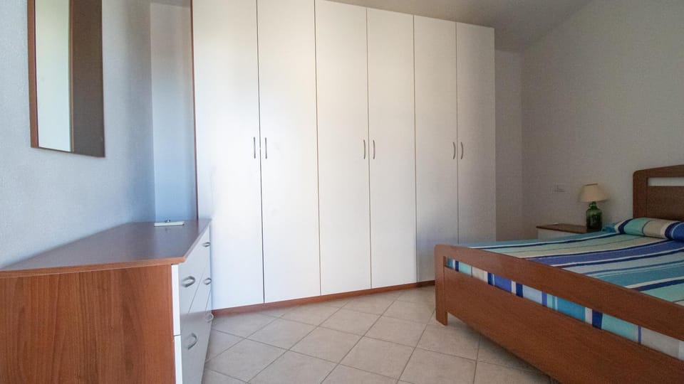 Bedroom, wardrobe