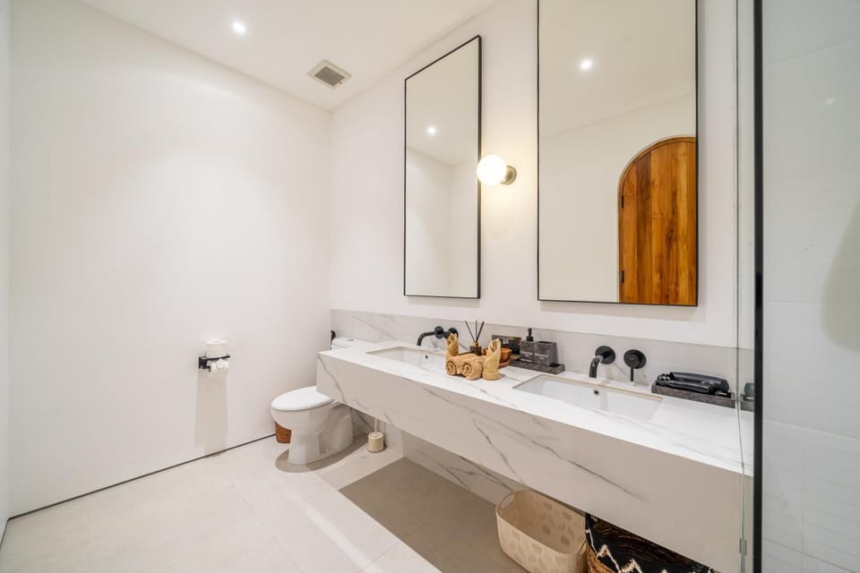 Shower, Toilet, Bathroom, Bath
