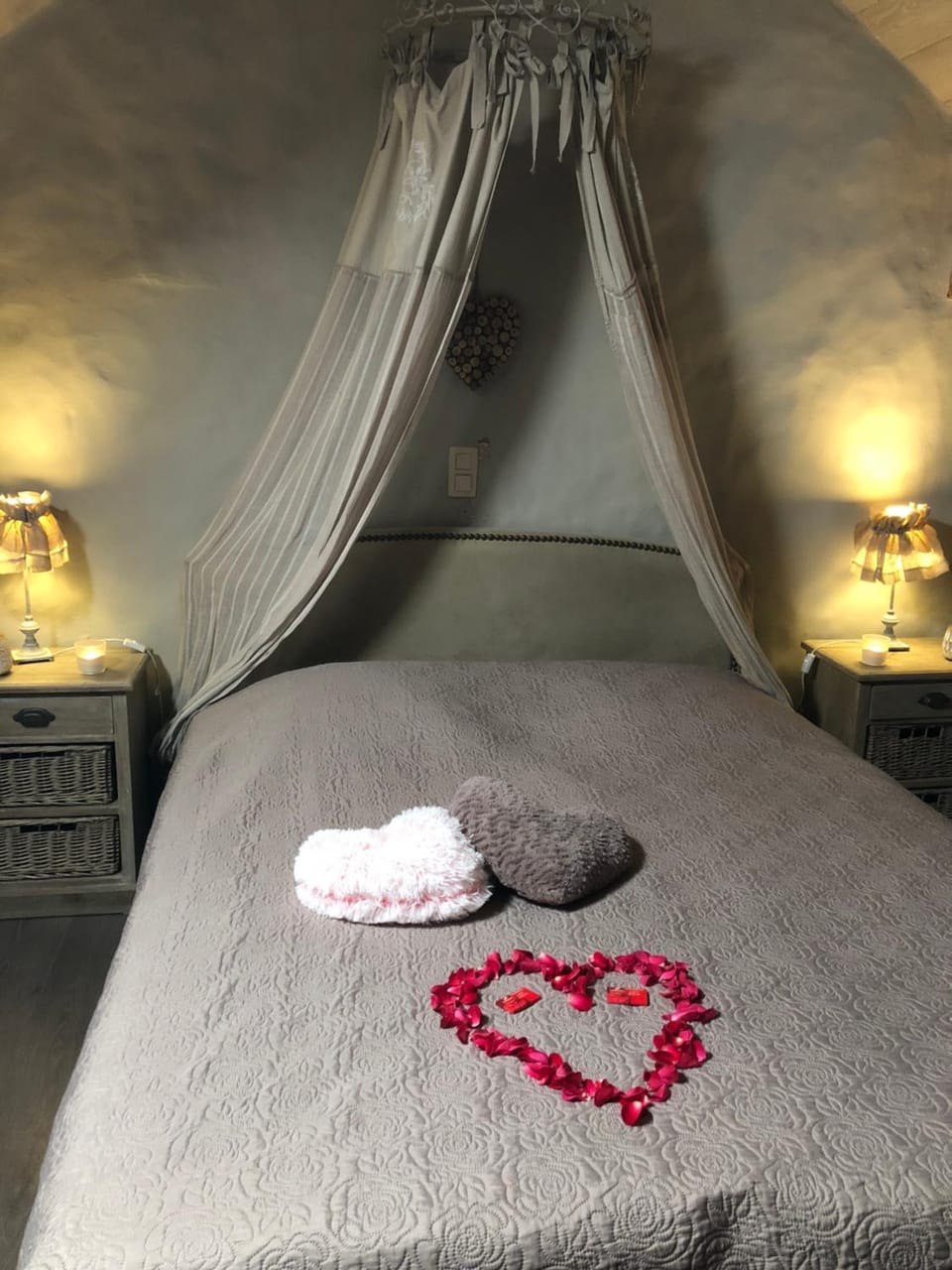 Gîte de Corbion une envie d'Ailleurs 6personnes et le Pt Bonheur 2 personnes Country House in Wallonia, Belgium